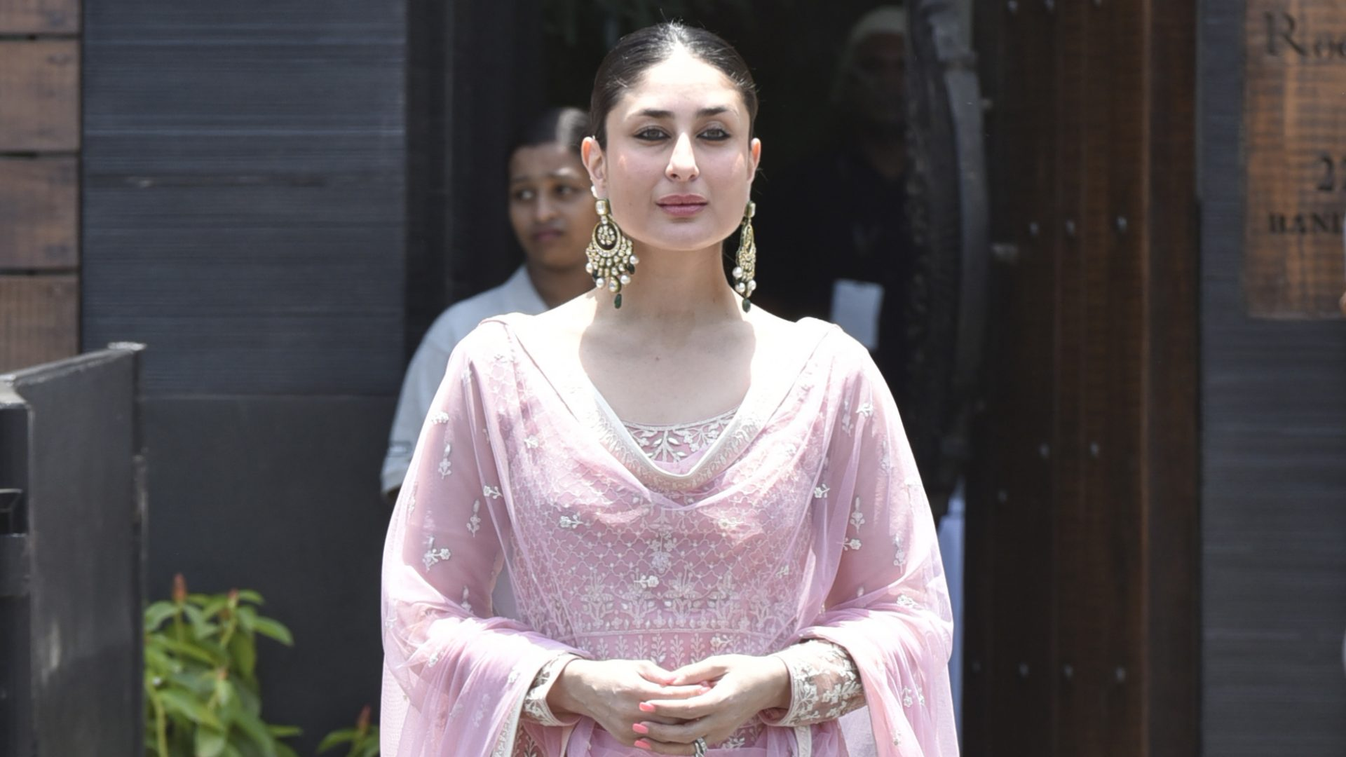 Kareena Kapoor's Ivory Suit Set Sparks Memories of Geet from Jab We Met